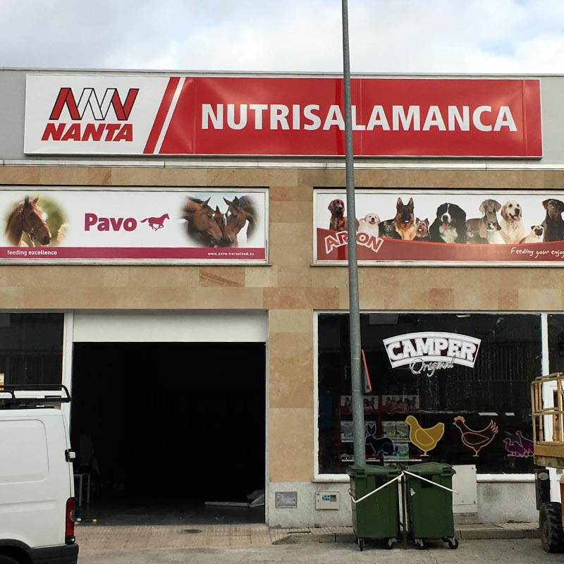 decora-tu-mundo-rotulo-luminoso-estandar-foto1